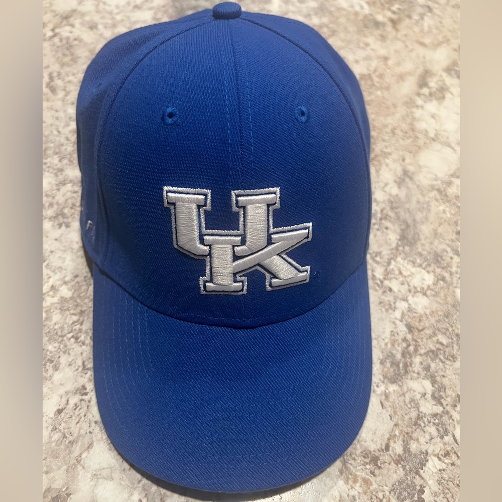 Kentucky Wildcats NCAA  Adjustable Strap Back Nike Cap Hat Adult Blue L/XL